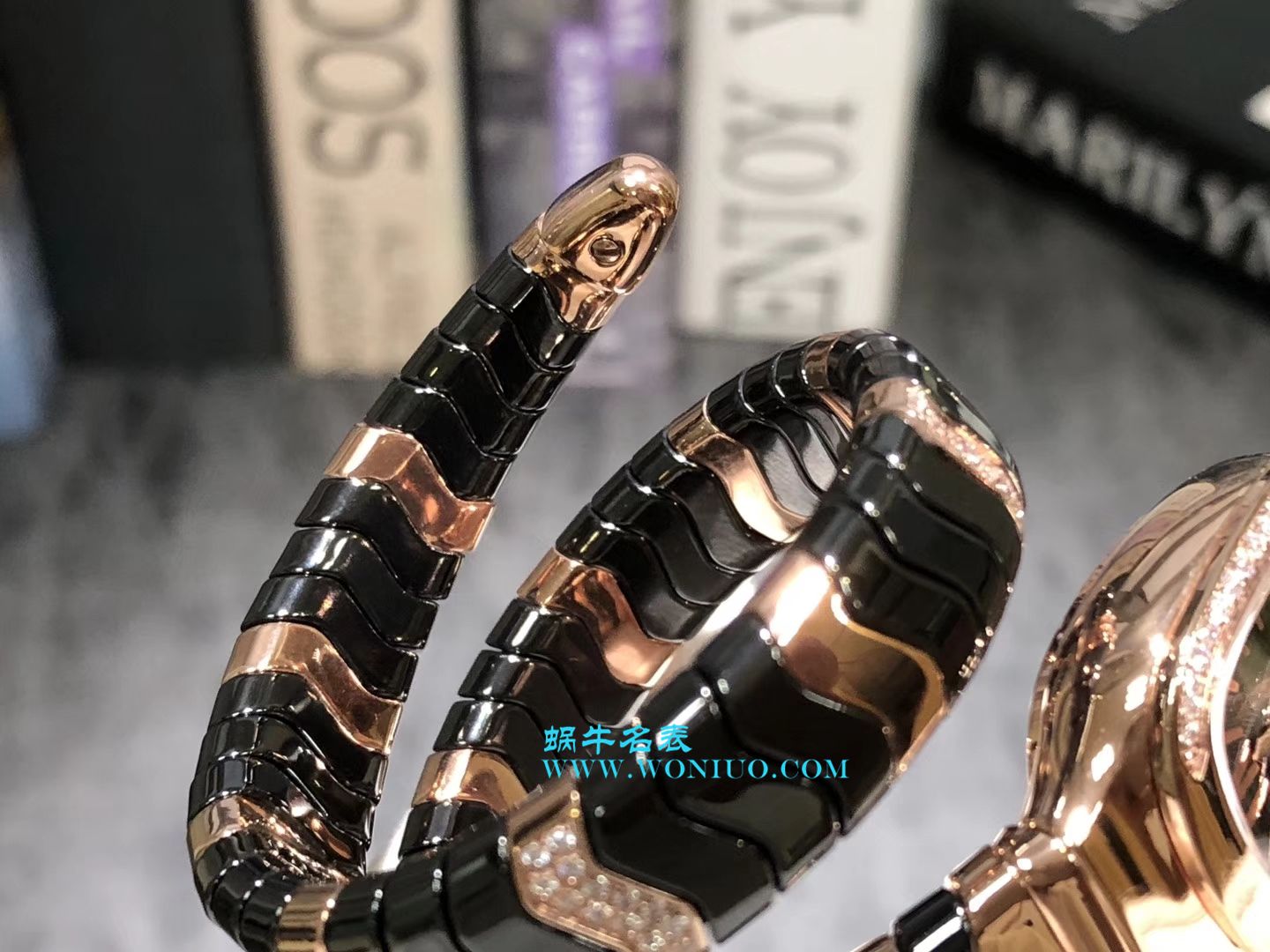 宝格丽Serpenti Spiga系列腕表集女性制表工艺之大成蛇形腕表 / BG005