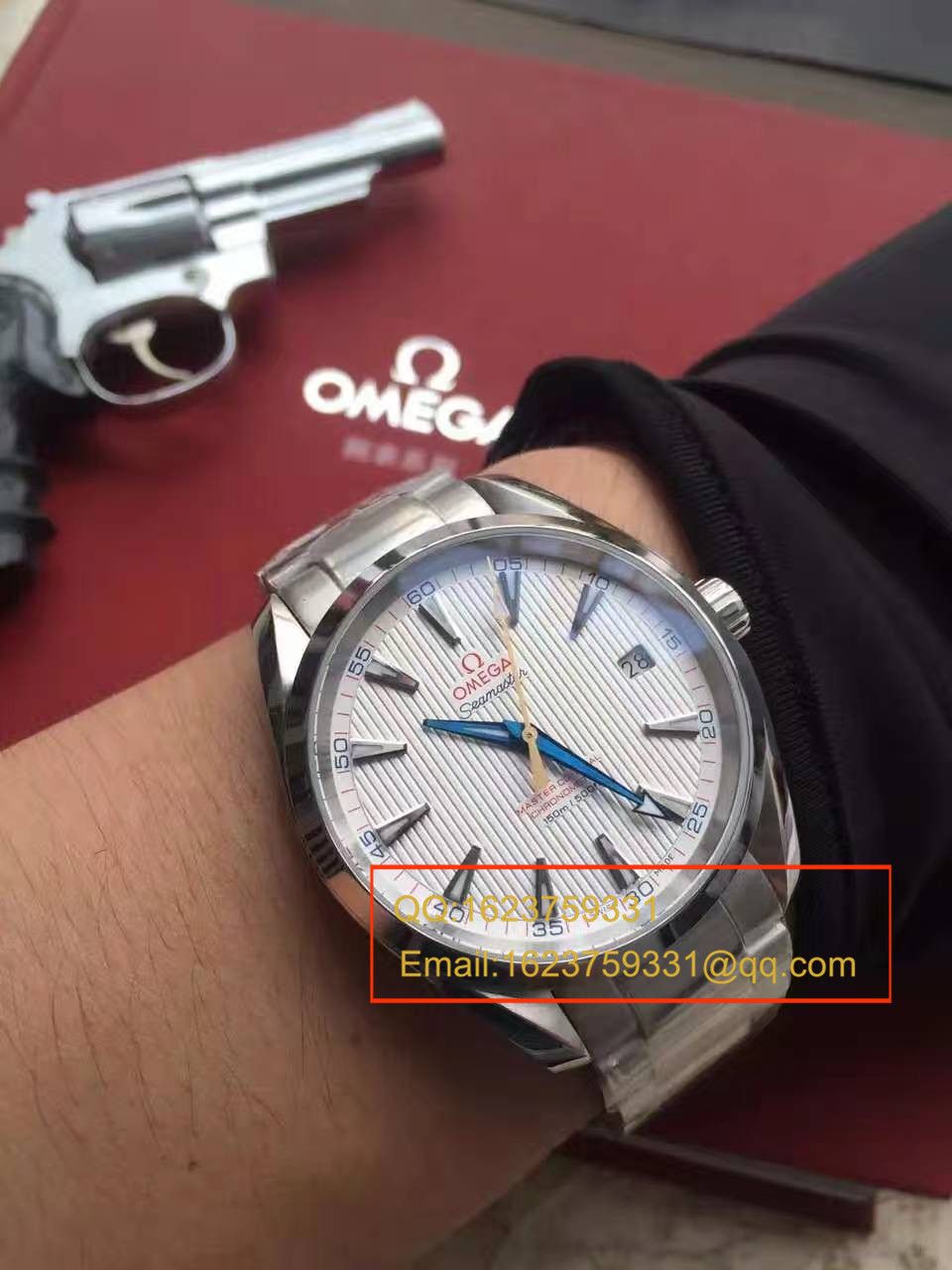4、欧米茄手表表带怎么拆，表带两端有螺丝刀，请帮忙指导一下，谢谢！ 