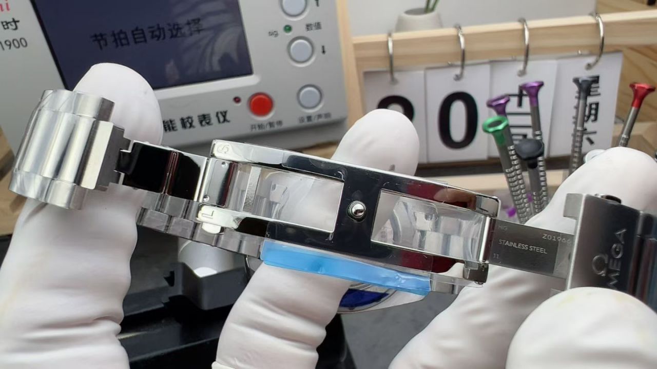 VS铁霸欧米茄海马系列235.10.38.20.06.001腕表 /  