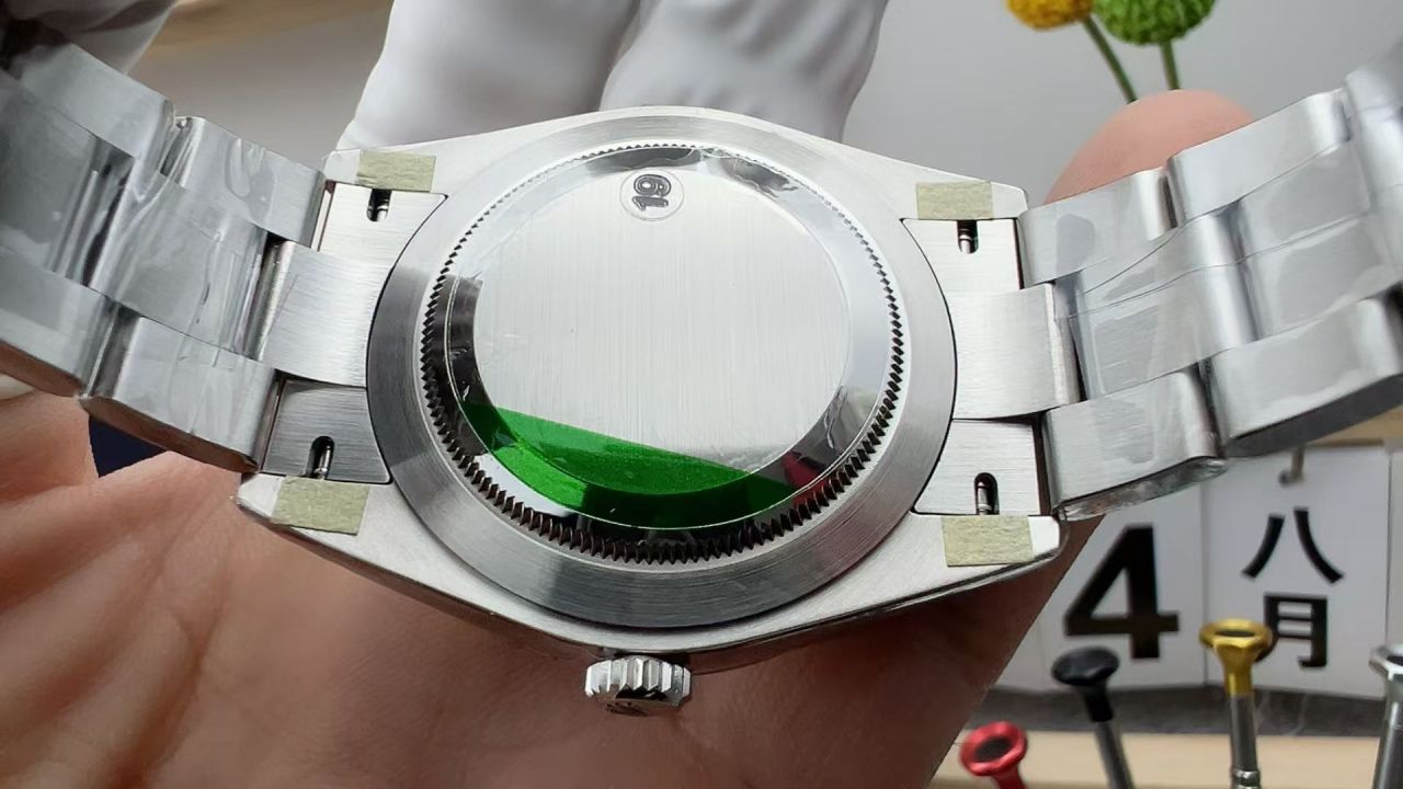 VS劳力士蚝式恒动系列m124300-0007腕表 /  