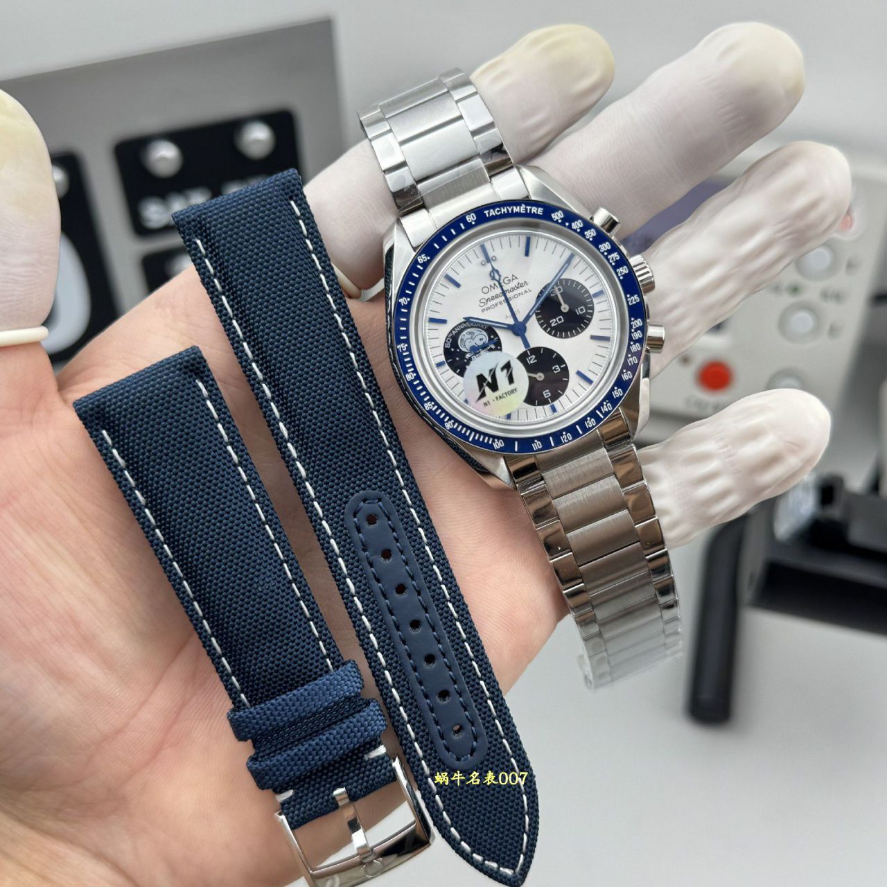 N1欧米茄超霸系列310.32.42.50.02.001腕表(史努比奖”50周年纪念腕表) /  