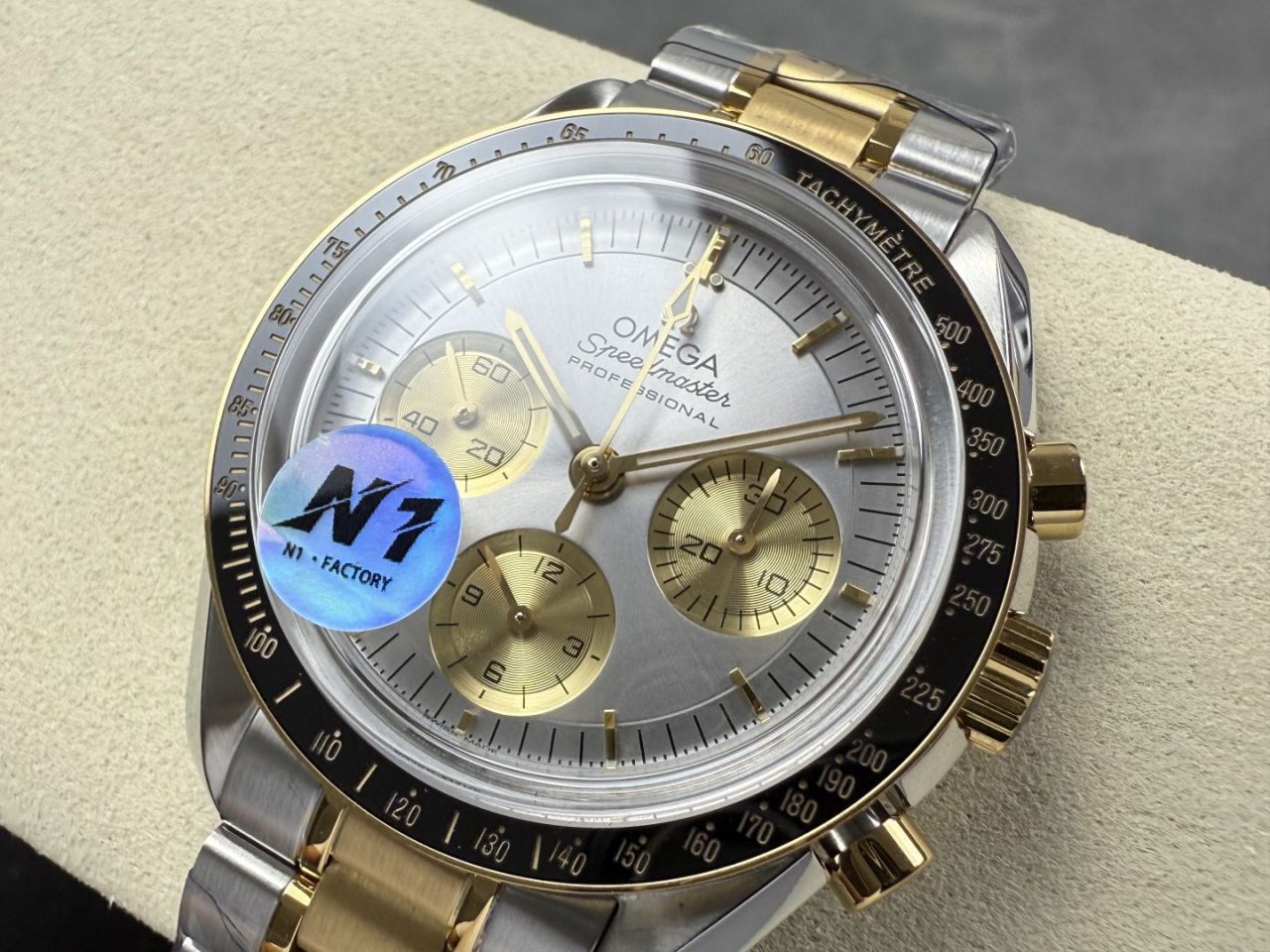 N1欧米茄超霸系列310.60.42.50.02.001腕表 /  