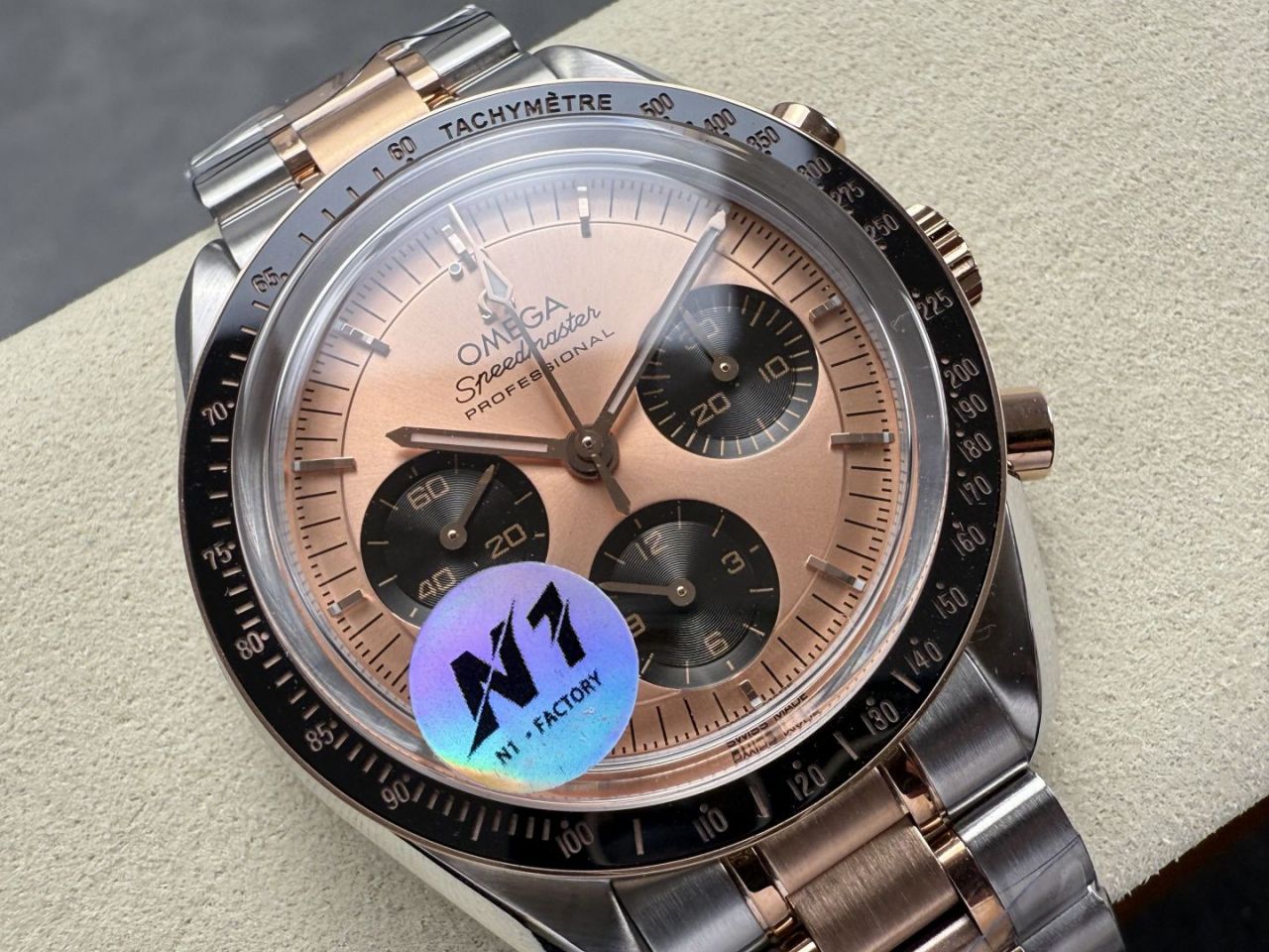 N1欧米茄超霸系列310.20.42.50.99.001腕表 /  