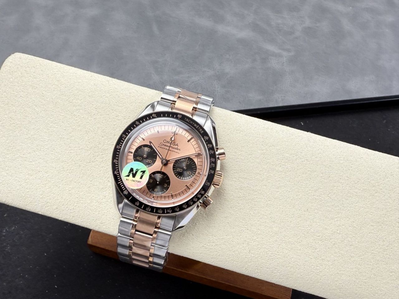 N1欧米茄超霸系列310.20.42.50.99.001腕表 /  