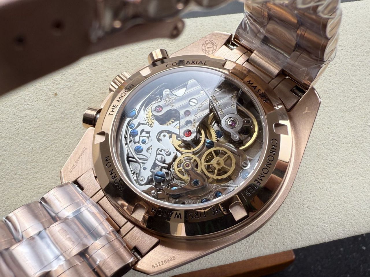 N1欧米茄超霸系列310.60.42.50.01.001腕表 /  