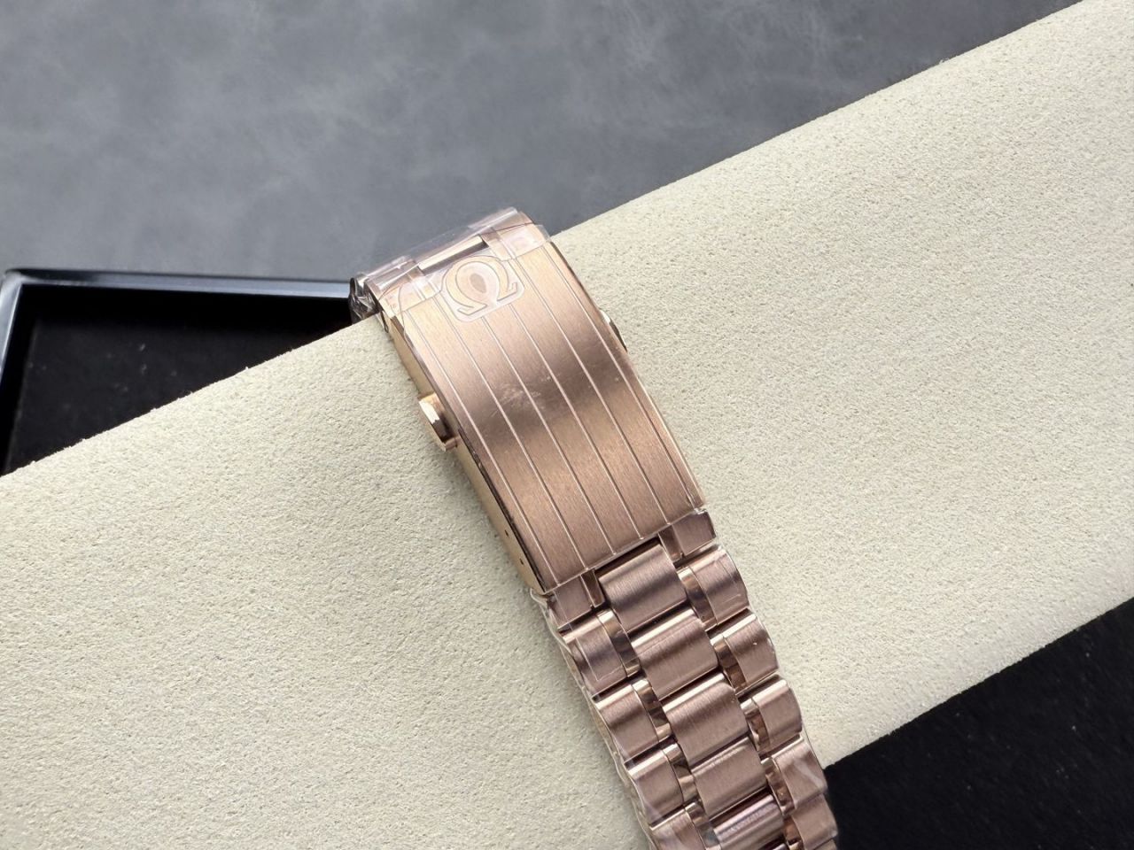 N1欧米茄超霸系列310.60.42.50.01.001腕表 /  