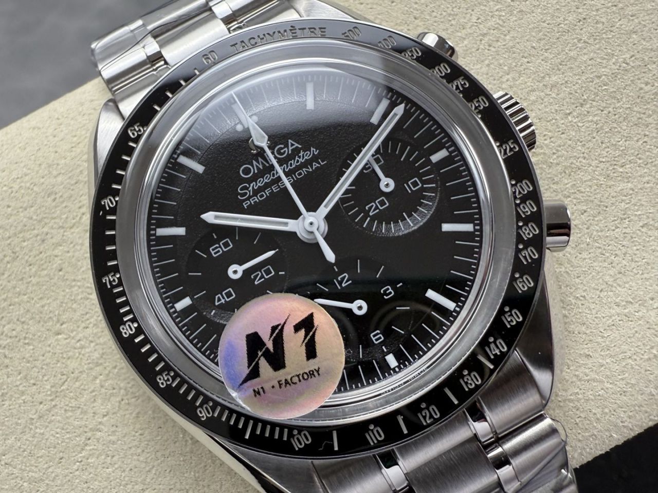 N1欧米茄超霸系列310.30.42.50.01.001腕表 /  