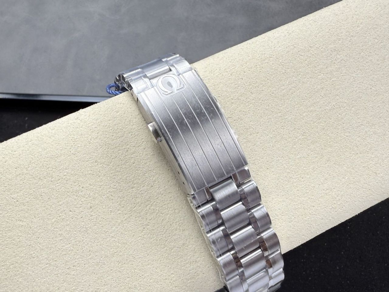 N1欧米茄超霸系列310.60.42.50.02.001腕表 /  