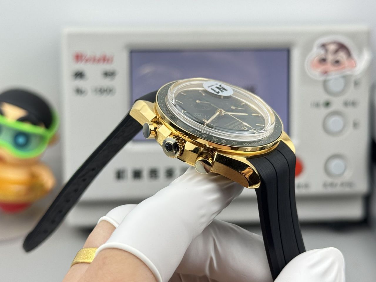 N1欧米茄超霸系列310.63.42.50.10.001腕表 /  