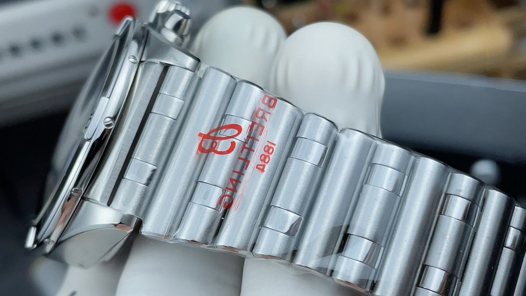 BLS百年灵机械计时系列AB0134101G1A1腕表 /  