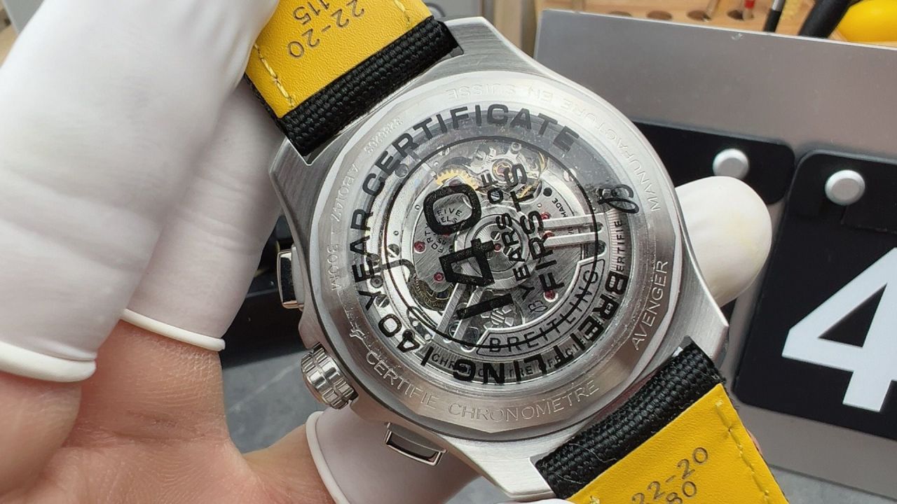 BLS百年灵复仇者系列AB01821A1B1X1腕表 /  