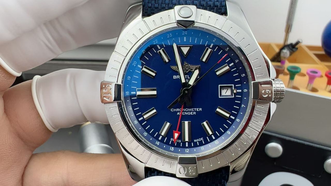 BLS百年灵复仇者系列A32395101C1X1腕表 /  