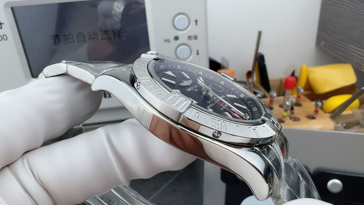 BLS百年灵复仇者系列A1733110.BC30.169A腕表 /  