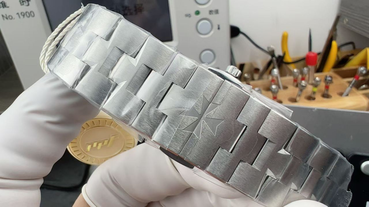 PPF江诗丹顿纵横四海系列4500V/210A-B128腕表胶带款 /  