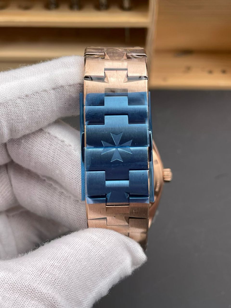 8F江诗丹顿纵横四海系列4600V/200R-B979腕表 /  