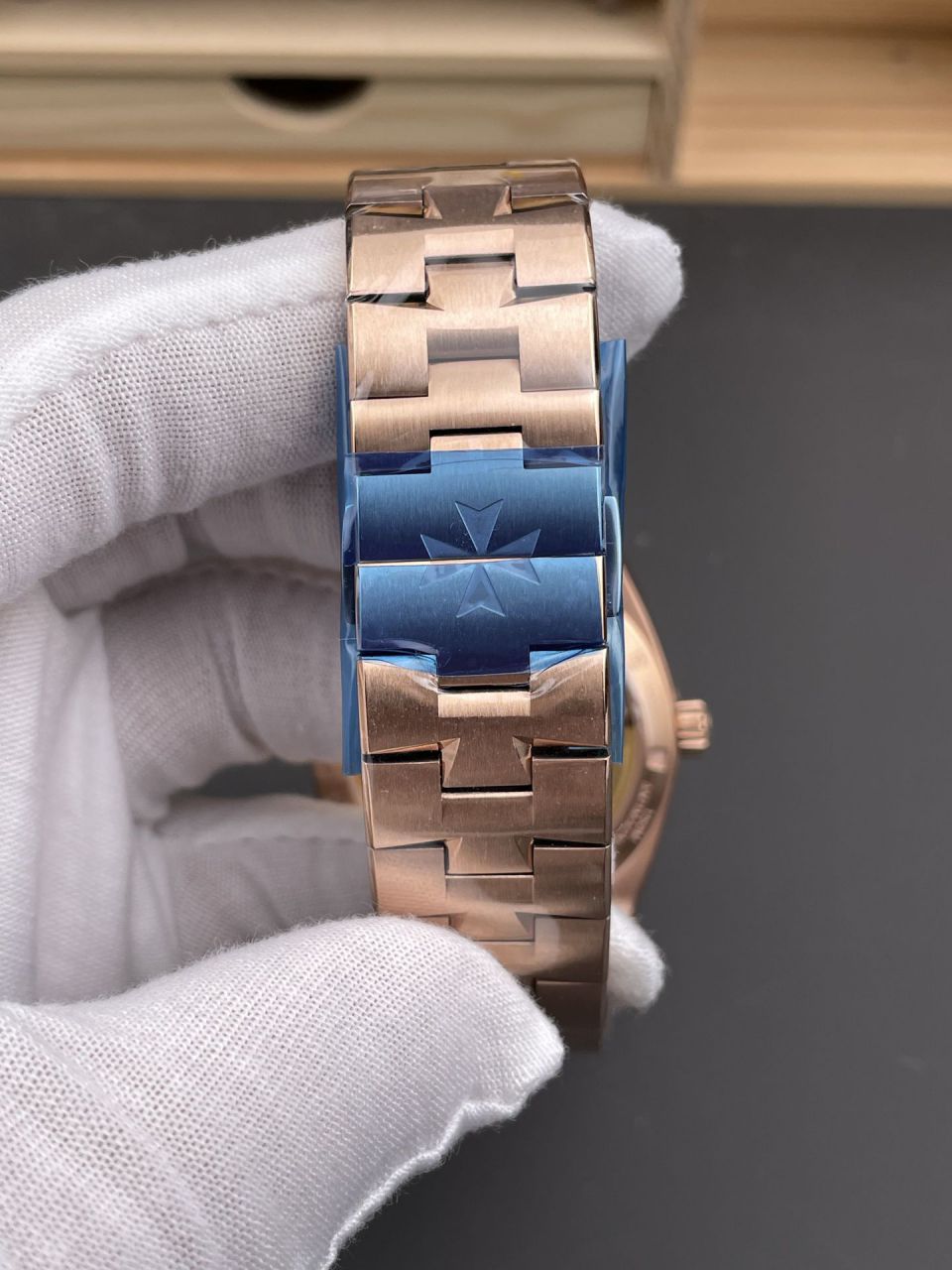 8F江诗丹顿纵横四海系列4600V/200R-B979腕表 /  