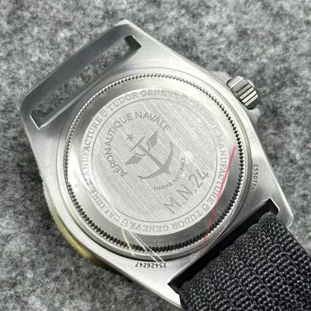 M+帝舵领潜型系列M2542G257NU-0002腕表 /  