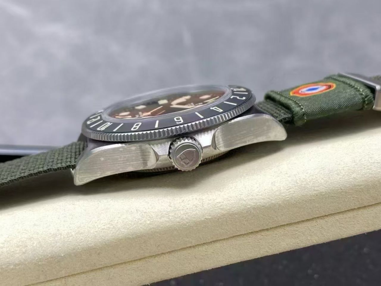 M+帝舵领潜型系列M2542G257NU-0002腕表 /  