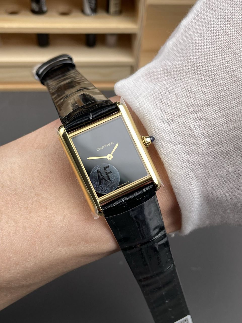 AF新坦克 黄金黑盘中号卡地亚坦克系列WGTA0091腕表 /  