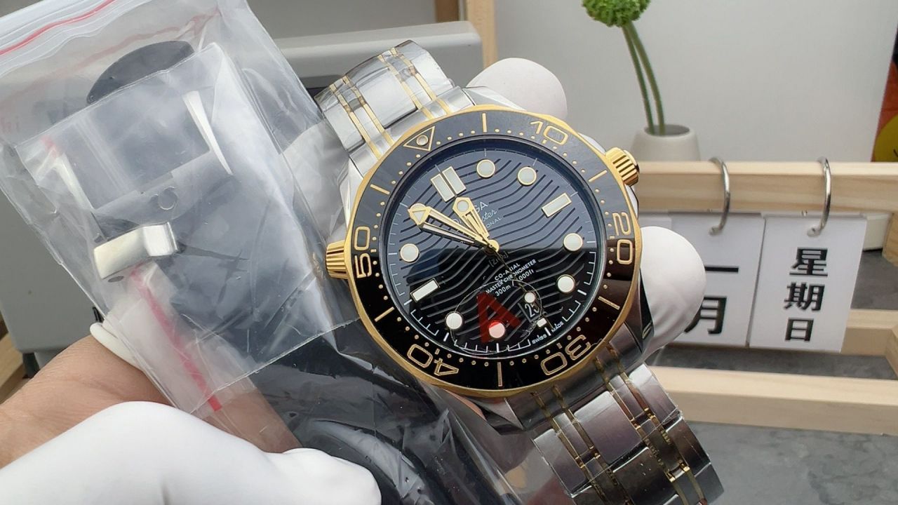 VS厂V4版欧米茄海马300米210.20.42.20.01.002，210.22.42.20.01.001腕表 /  