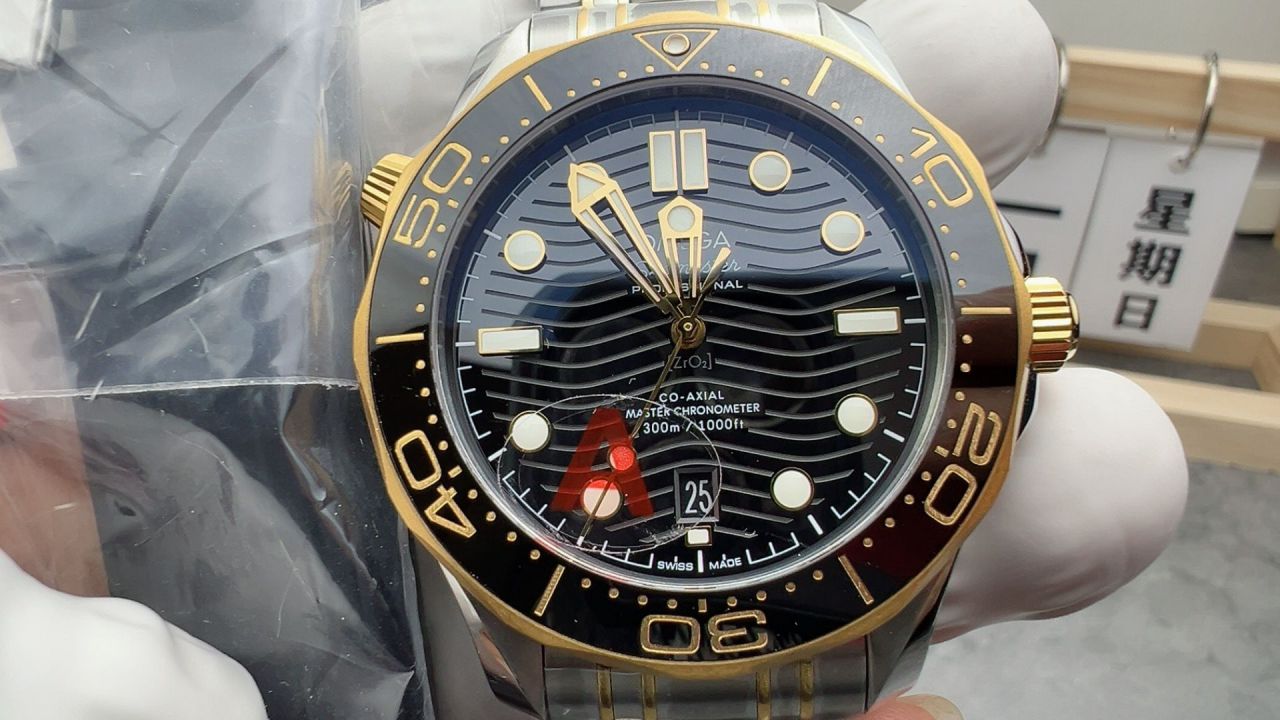 VS厂V4版欧米茄海马300米210.20.42.20.01.002，210.22.42.20.01.001腕表 /  