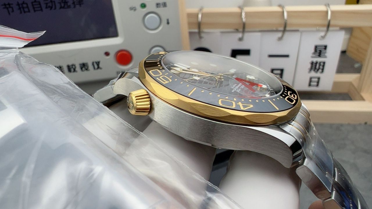 VS厂V4版欧米茄海马300米210.20.42.20.01.002，210.22.42.20.01.001腕表 /  