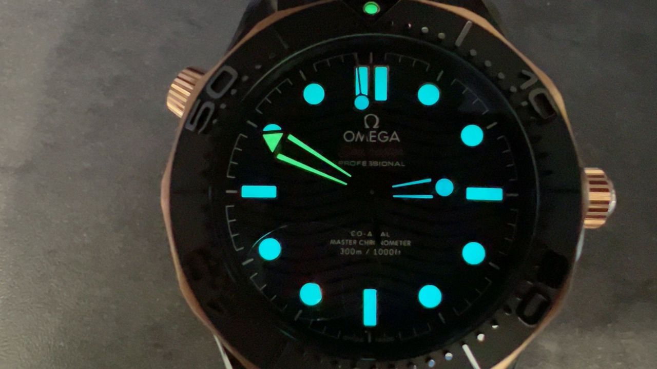 VS厂V4版欧米茄海马300系列210.62.44.20.01.001腕表 /  