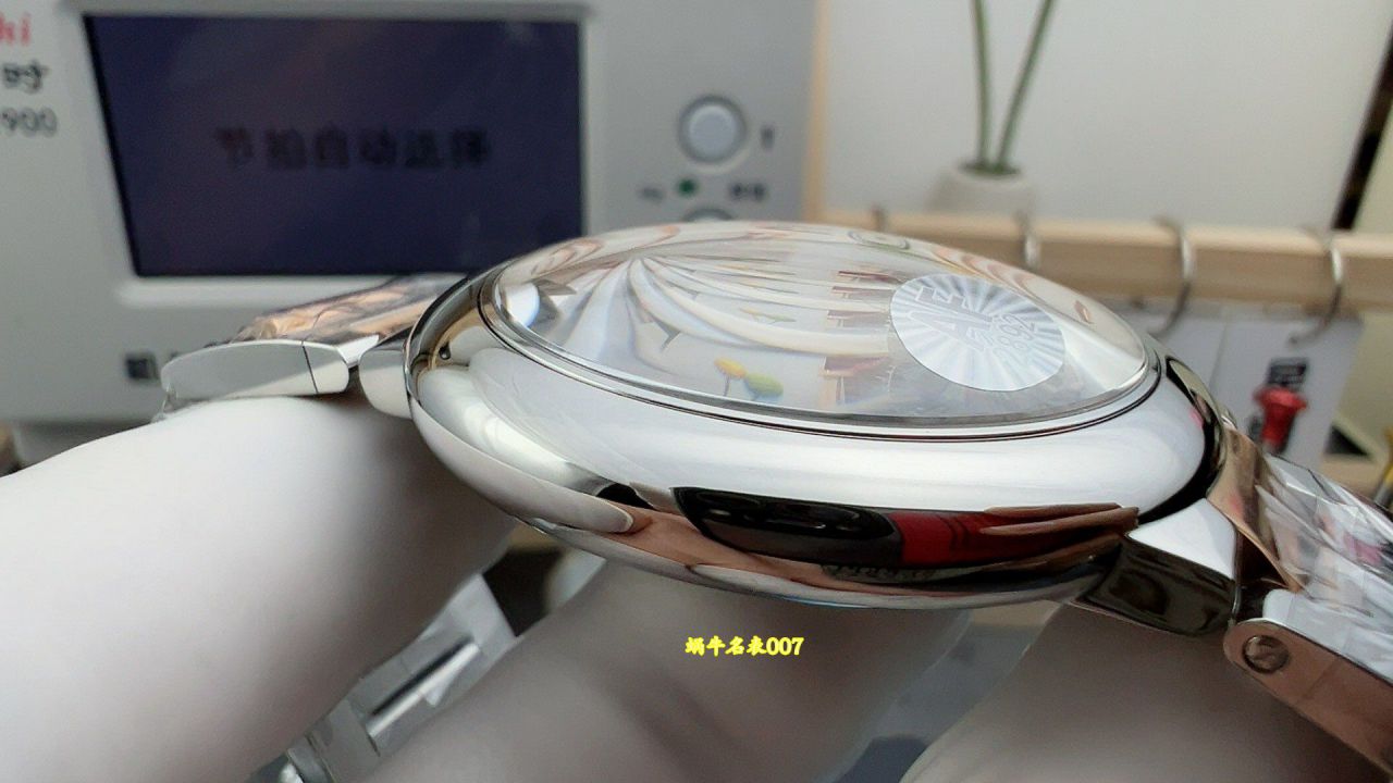 AF卡地亚蓝气球42毫米复刻手表W6920095腕表 /  