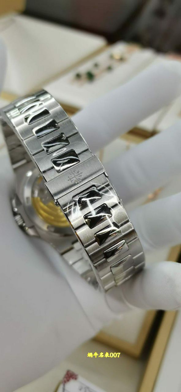 高端定制真钻包真金后加工百达翡丽运动优雅系列5711/1A-014腕表 /  