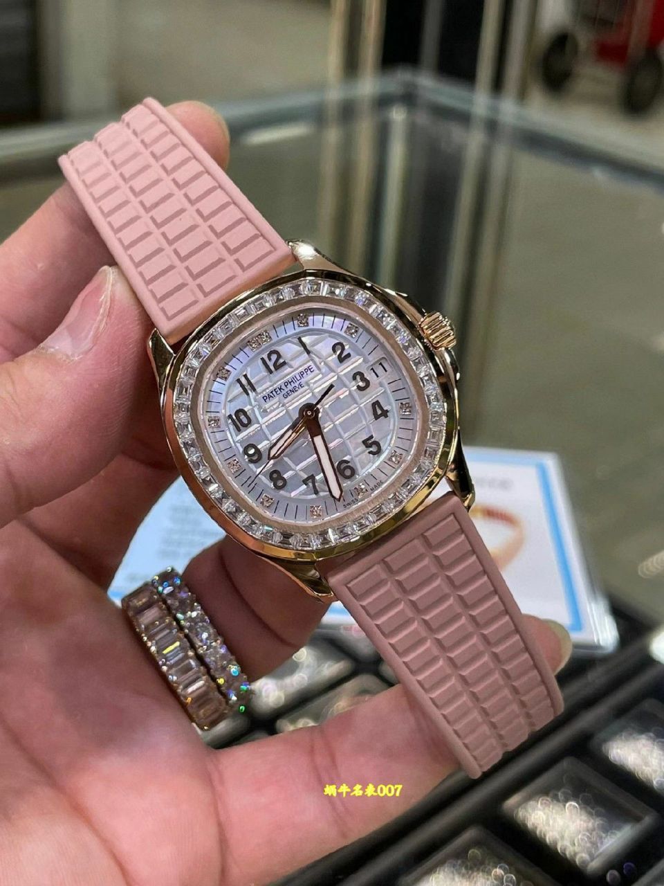加工定制18K包金真钻版百达翡丽AQUANAUT系列5072R-001腕表顶级复刻女士手表