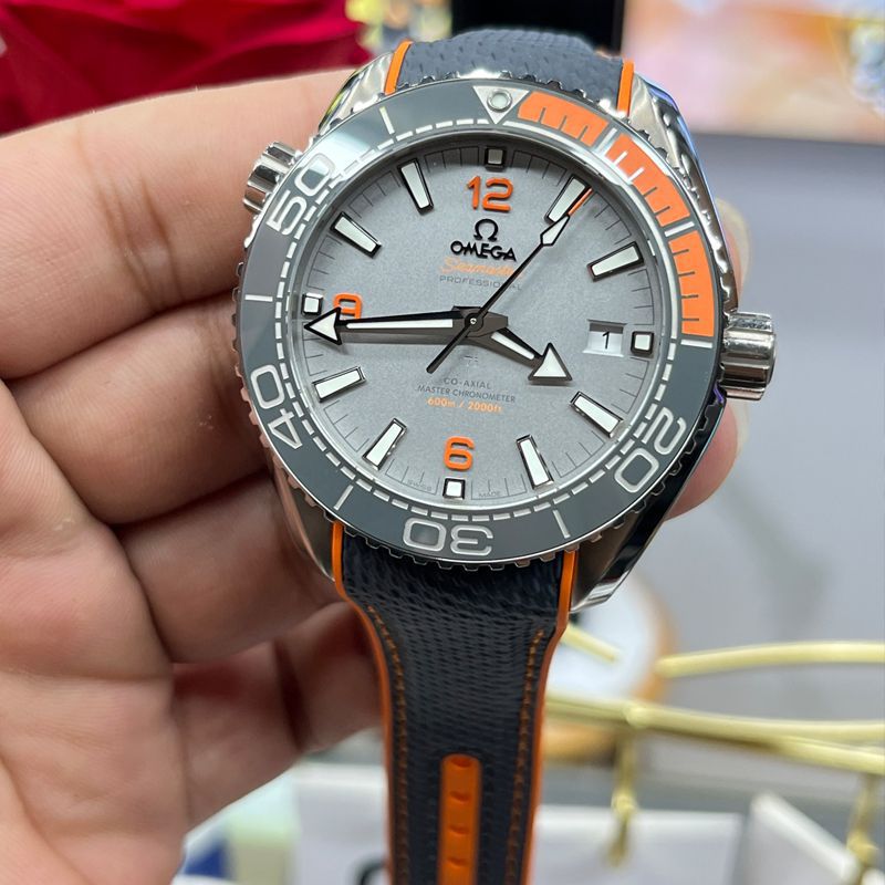 VS Omega Seamaster  replica imitation 600 meters  四分之一 215.92.44.21.99.001 watches 