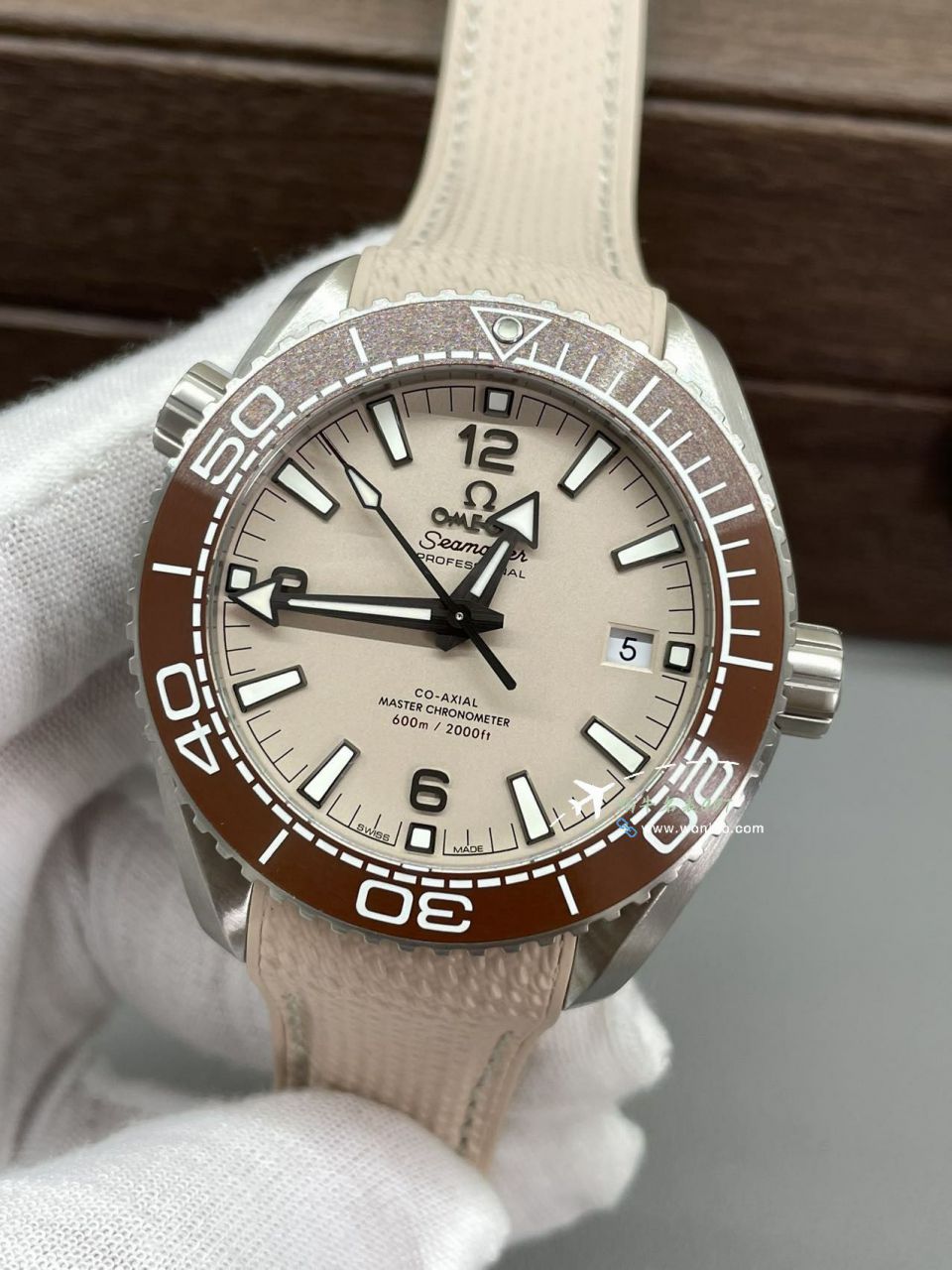 VS Omega Seamaster 600 meters  New models TOP replica imitation  watch215.32.44.21.09.001 watches  / VS803