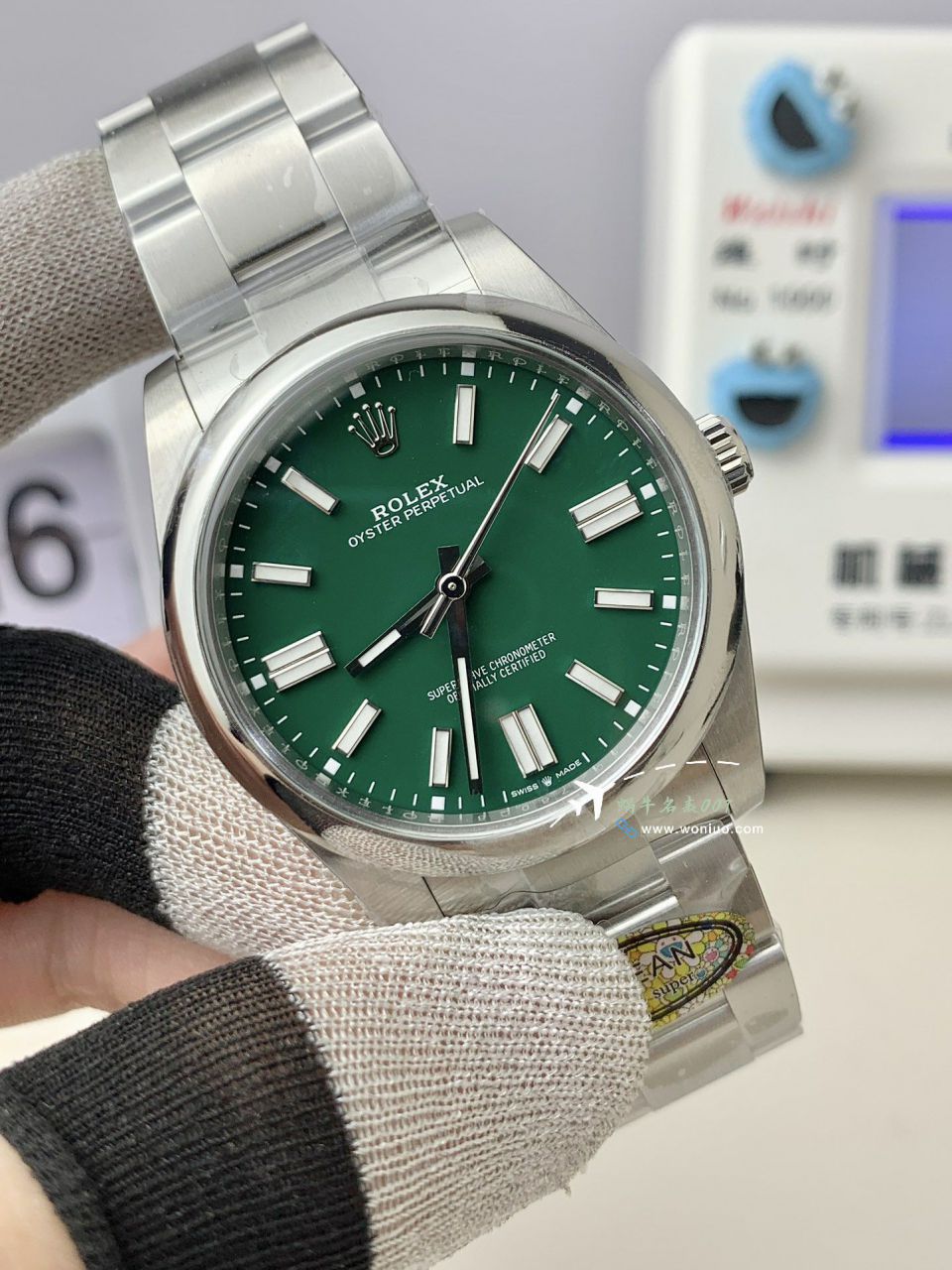 clean Factory Rolex Oyster Perpetual 41mm replica imitation  watch series m124300-0005 watches  / R881