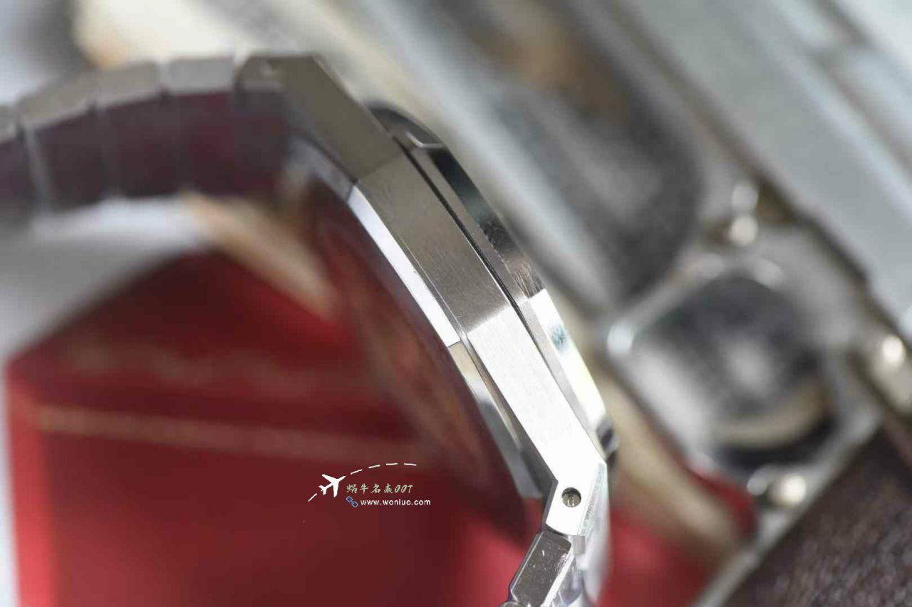 THB Factory Audemars Piguet Royal Oak 100% replica imitation 15407ST.OO.1220ST.01和15407OR.OO.1220OR.01 watch / AP295