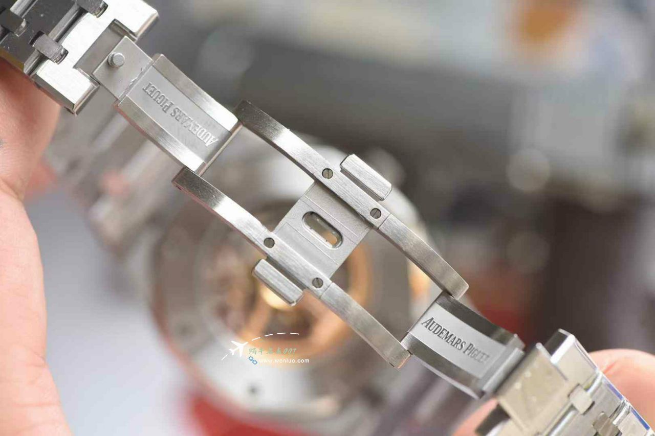 THB Factory Audemars Piguet Royal Oak 100% replica imitation 15407ST.OO.1220ST.01和15407OR.OO.1220OR.01 watch / AP295