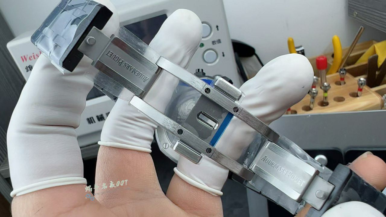 Audemars Piguet Audemars Piguet Royal Oak 100% replica imitation 26240ST.OO.1320ST.05 watches  / AP300