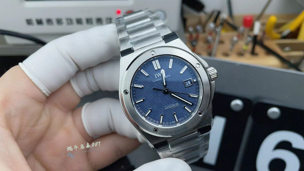 V7 Factory  New models  blue surface  IWC TOP replica imitation  Engineer  series IW328907 watches  / WG637