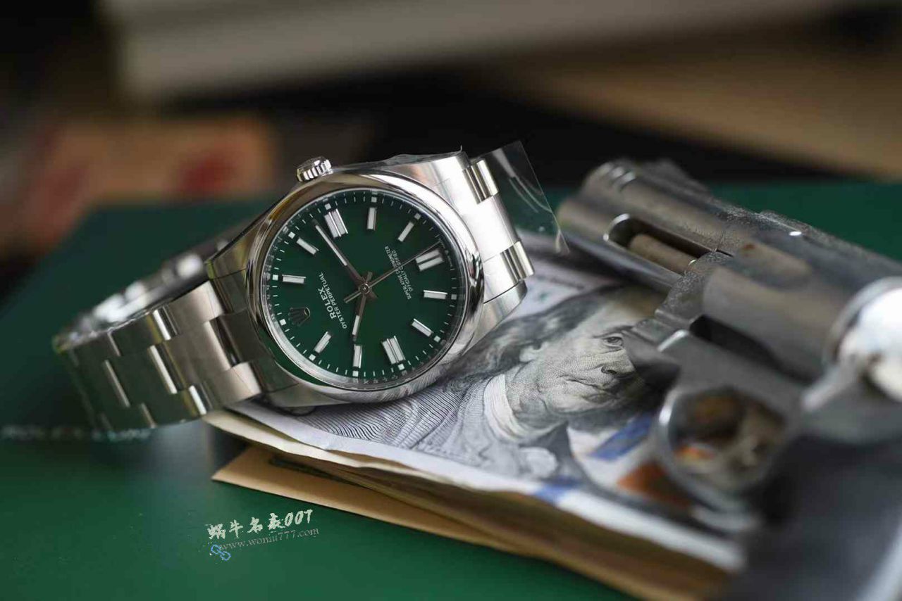 Clean Rolex Oyster Perpetual 41 series  imitation m124300-0005 watches  / R935