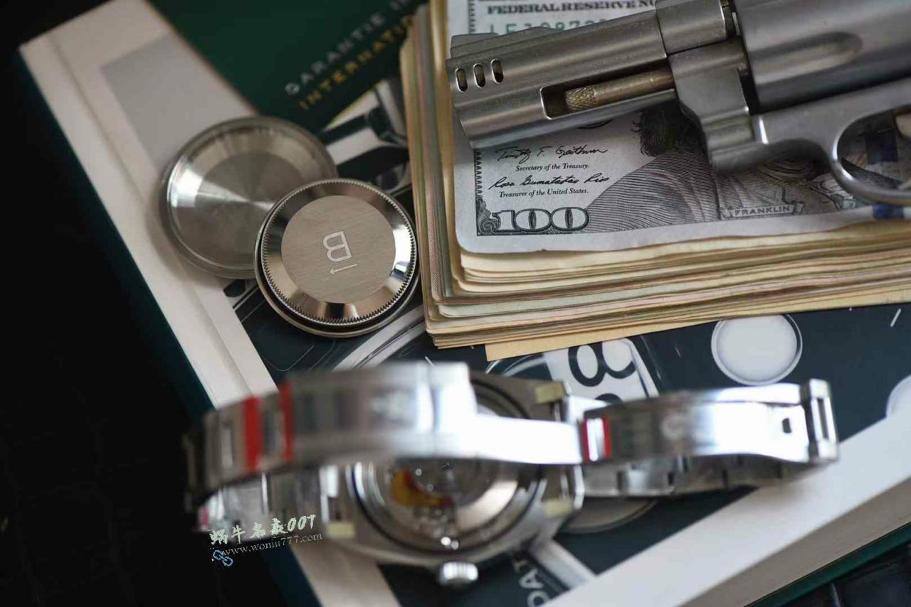 vs Rolex  Lightning Grid Magnetic Type  replica imitation  green glass m116400gv-0001 Black dial  watches  / R952