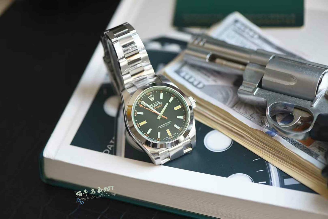 vs Rolex  Lightning Grid Magnetic Type  replica imitation  green glass m116400gv-0001 Black dial  watches  / R952