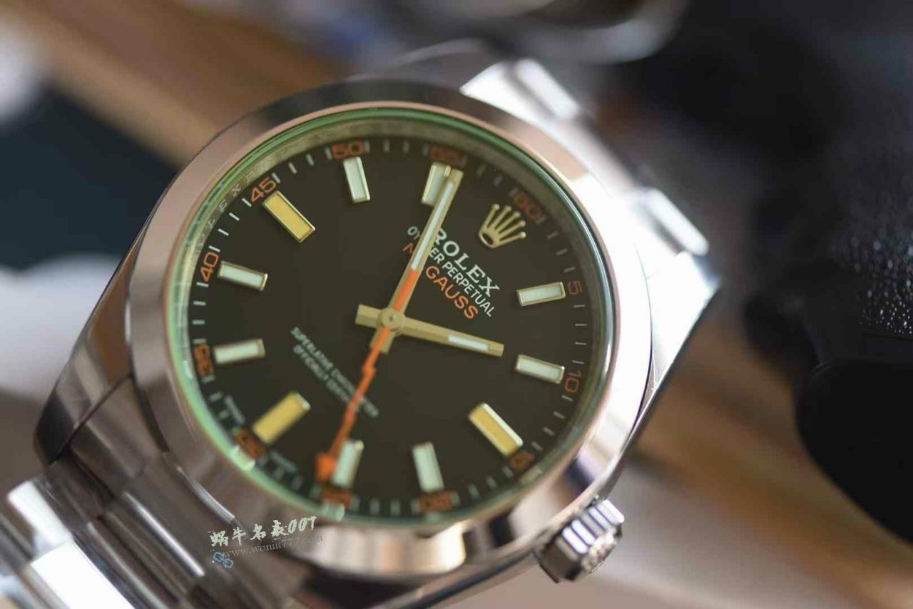 vs Rolex  Lightning Grid Magnetic Type  replica imitation  green glass m116400gv-0001 Black dial  watches  / R952