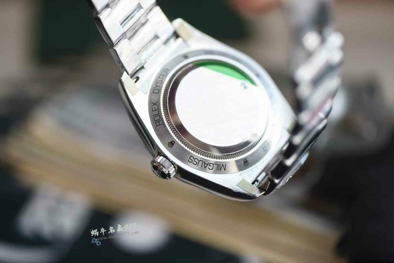 vs Rolex  Lightning Grid Magnetic Type  replica imitation  green glass m116400gv-0001 Black dial  watches  / R952