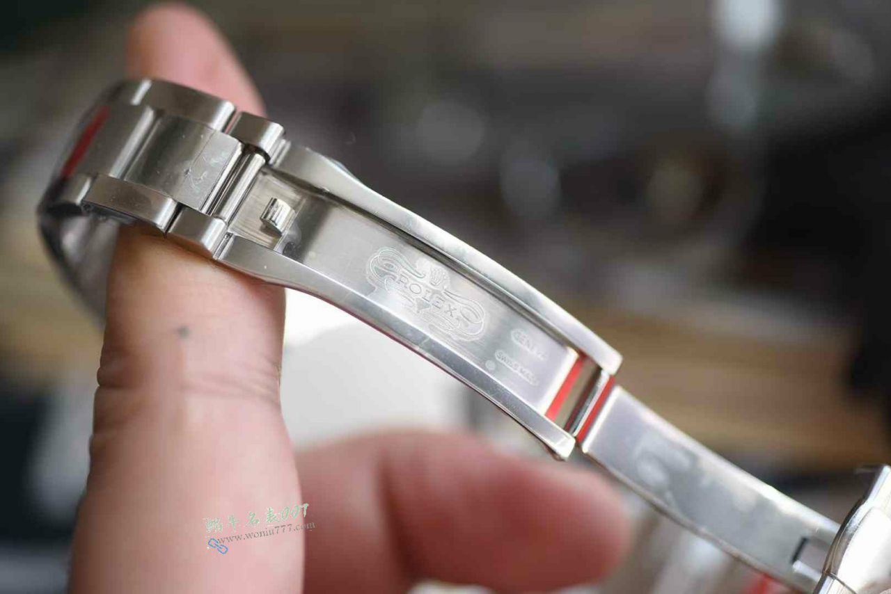 vs Rolex  Lightning Grid Magnetic Type  replica imitation  green glass m116400gv-0001 Black dial  watches  / R952