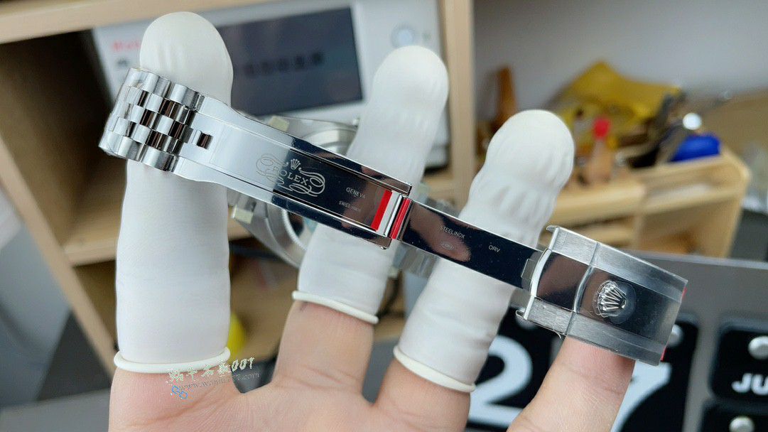 clean Rolex Datejust 41MM replica imitation m126334-0006 watches  / R956