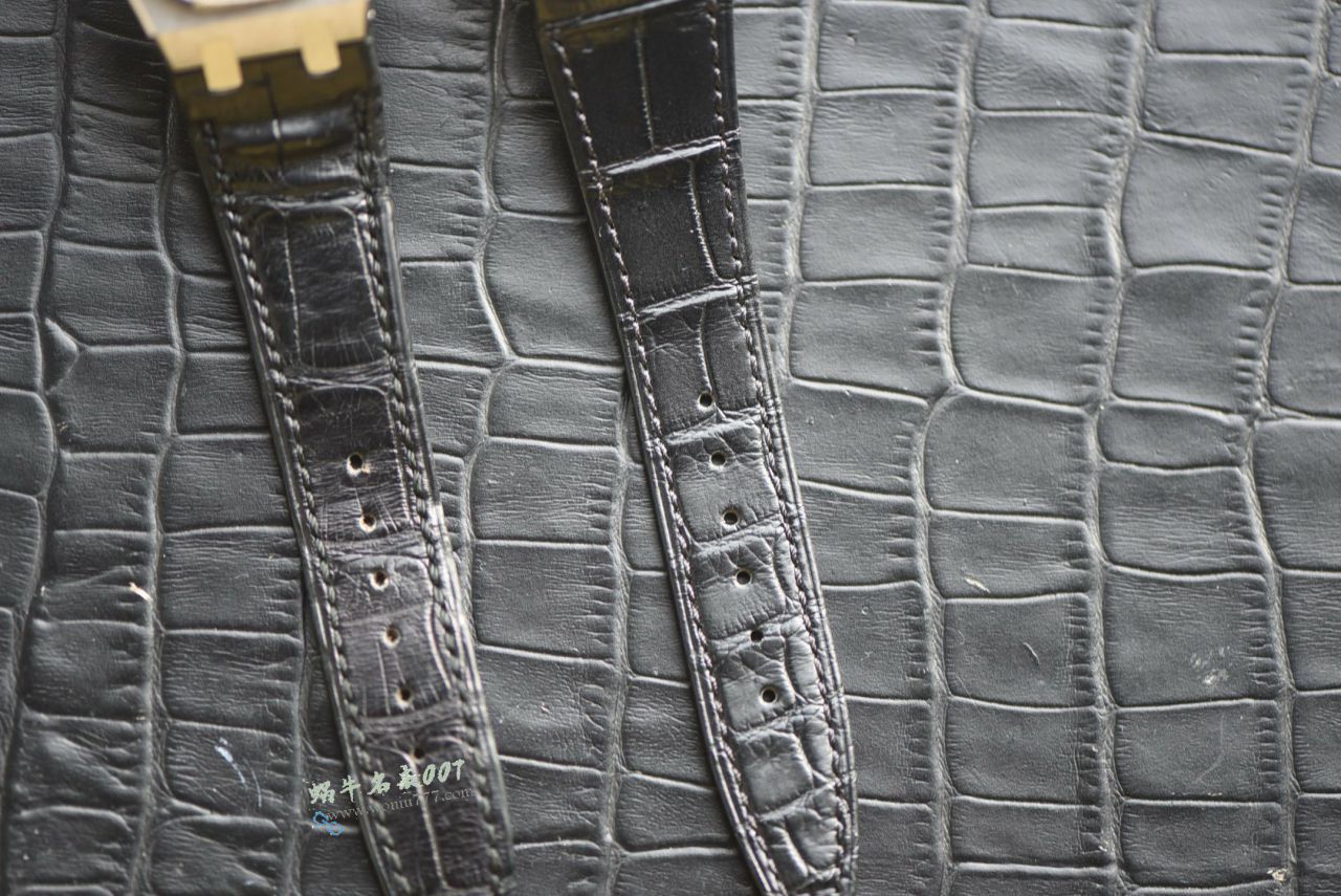 V7 Factory Audemars Piguet Royal Oak TOP replica imitation  Women watch67651ST.ZZ.D002CR.01 watches  / AP306