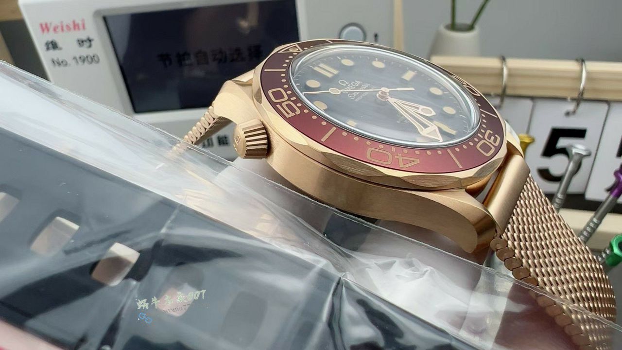 VS Omega 007  Seamaster 300  bronze gold  No Time to Die  replica  watch210.90.42.20.01.003 watches  / VS828
