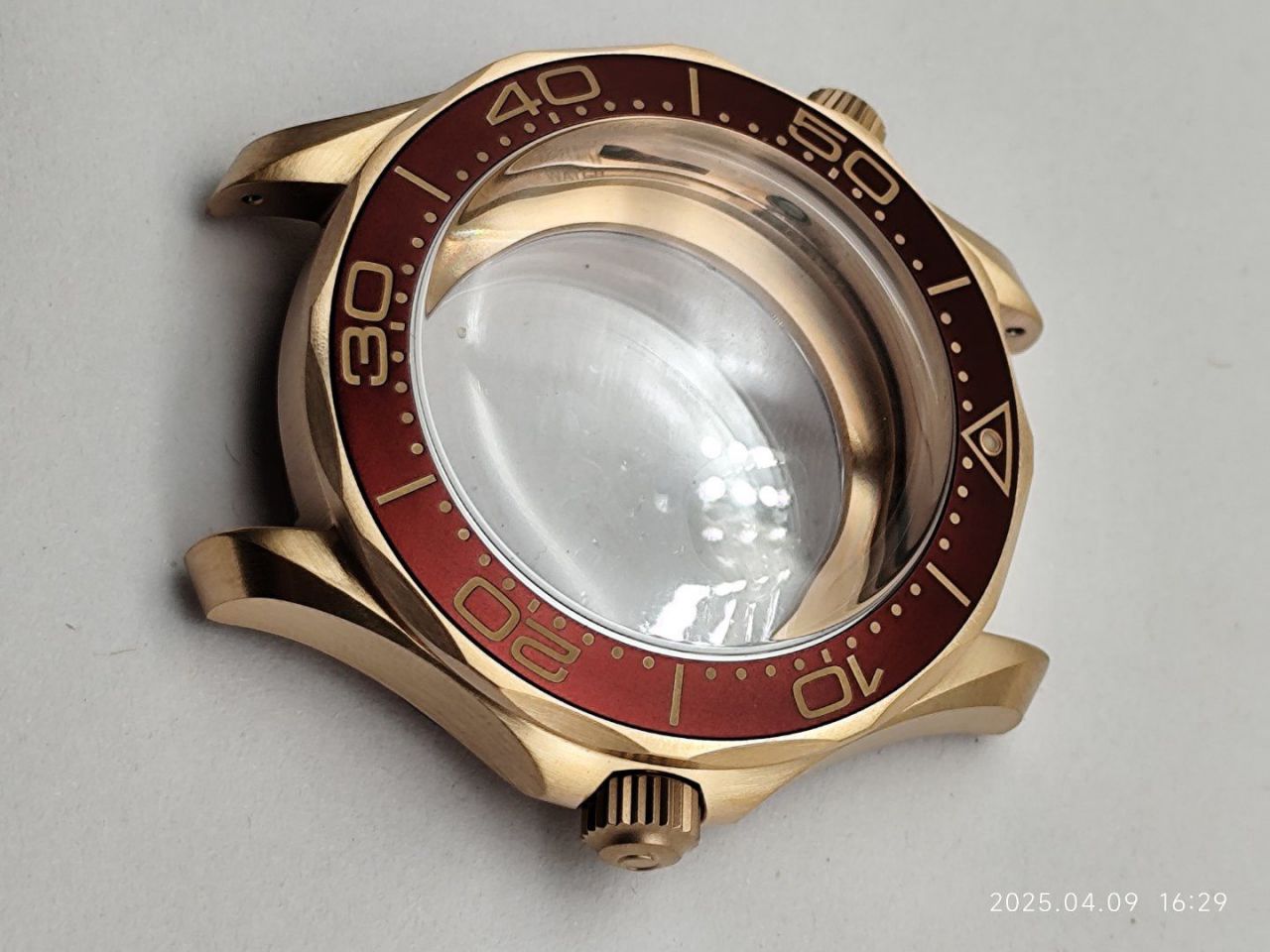 VS Omega 007  Seamaster 300  bronze gold  No Time to Die  replica  watch210.90.42.20.01.003 watches  / VS828