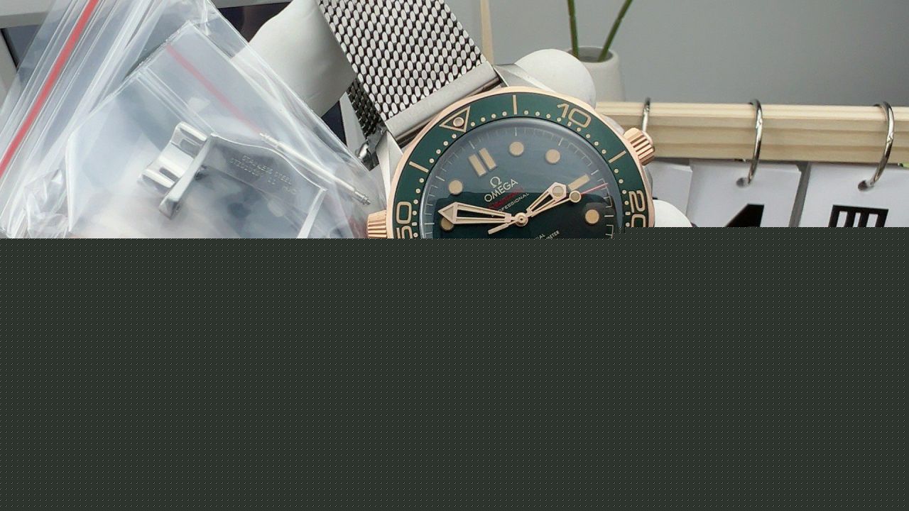 VS Omega   bronze gold  Green 007 No Time to Die   Seamaster 300 super  replica  watch210.90.42.20.10.001 watches  / VS827