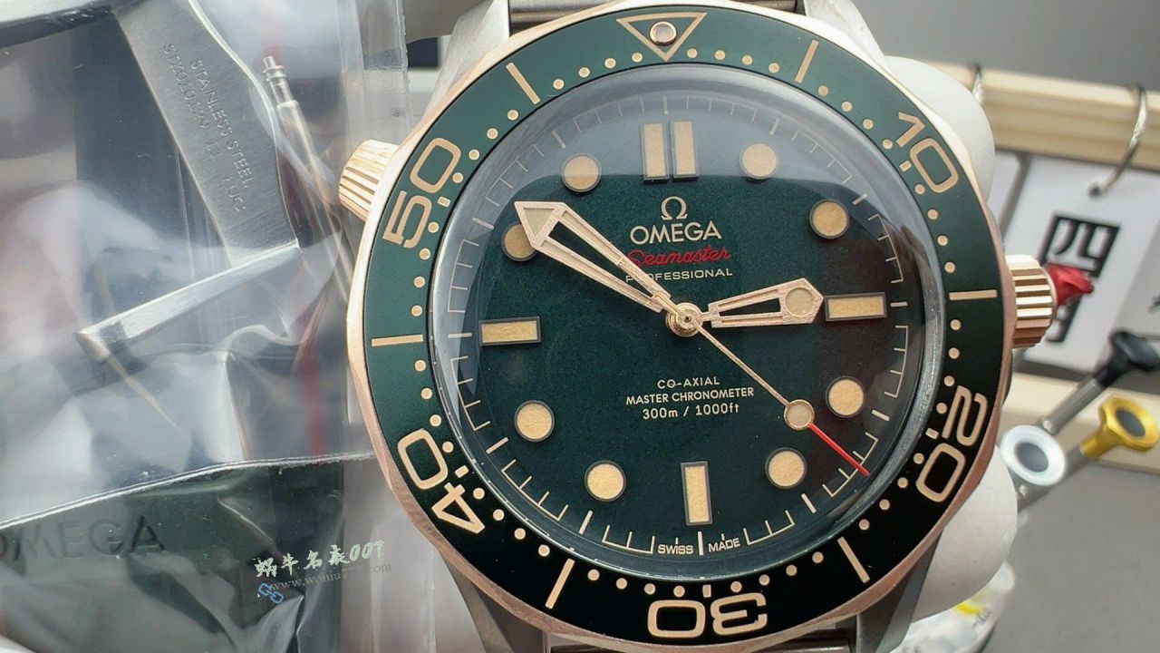 VS Omega   bronze gold  Green 007 No Time to Die   Seamaster 300 super  replica  watch210.90.42.20.10.001 watches  / VS827