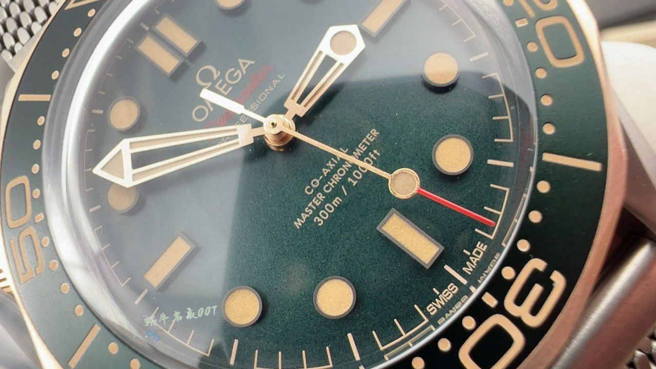 VS Omega   bronze gold  Green 007 No Time to Die   Seamaster 300 super  replica  watch210.90.42.20.10.001 watches  / VS827